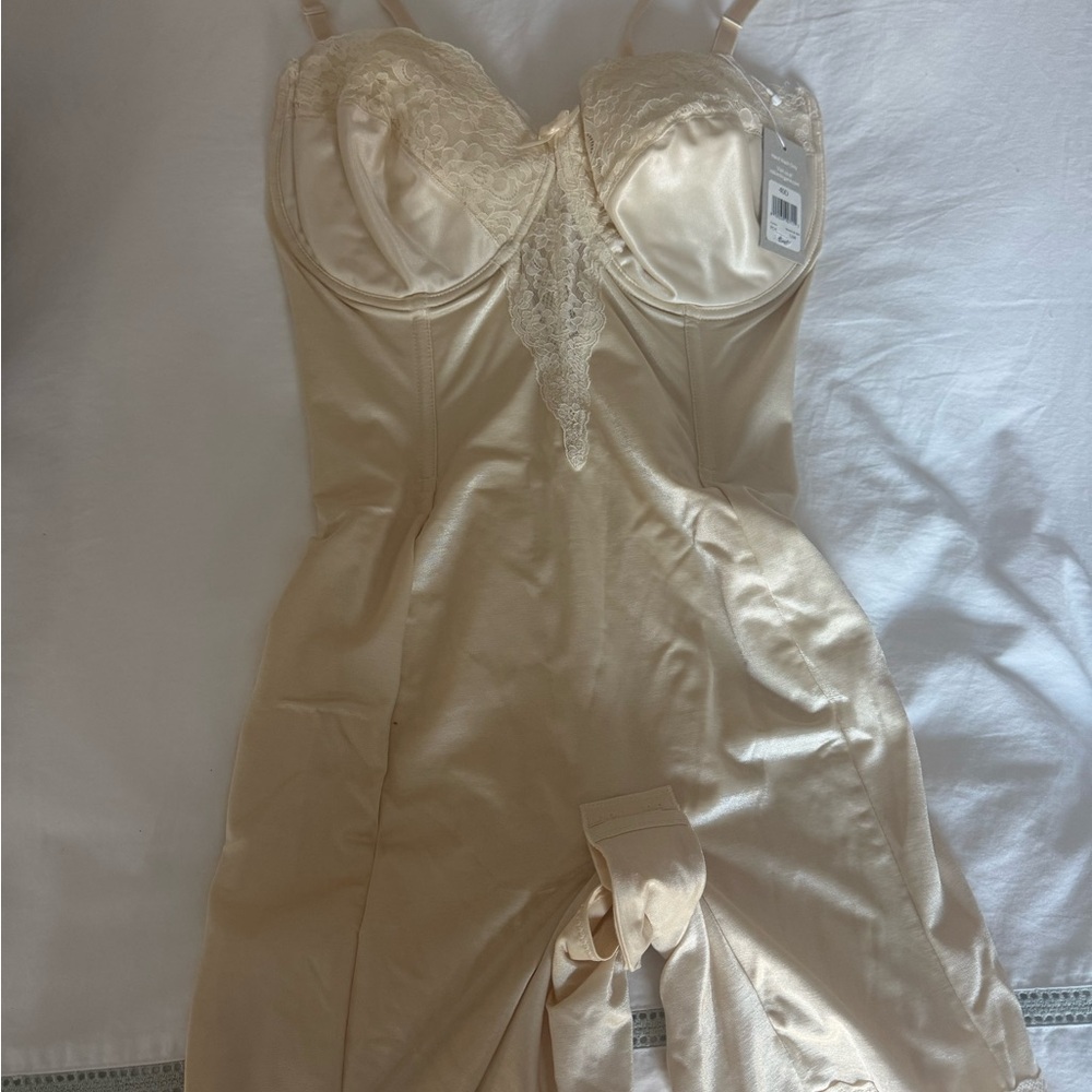 Luxurious Cream Lace Chemise